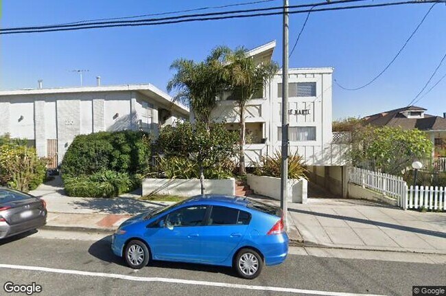 Foto del edificio - 230 Bicknell Ave