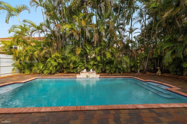 Foto del edificio - 4 br, 2.5 bath House - 8737 NW 140th Ln