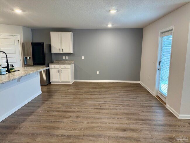 Building Photo - 5260 Peach Dr