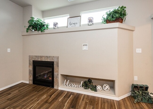 Building Photo - Newer Townhome Near Briargate