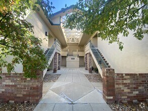 Building Photo - 8767 E Dry Creek Rd
