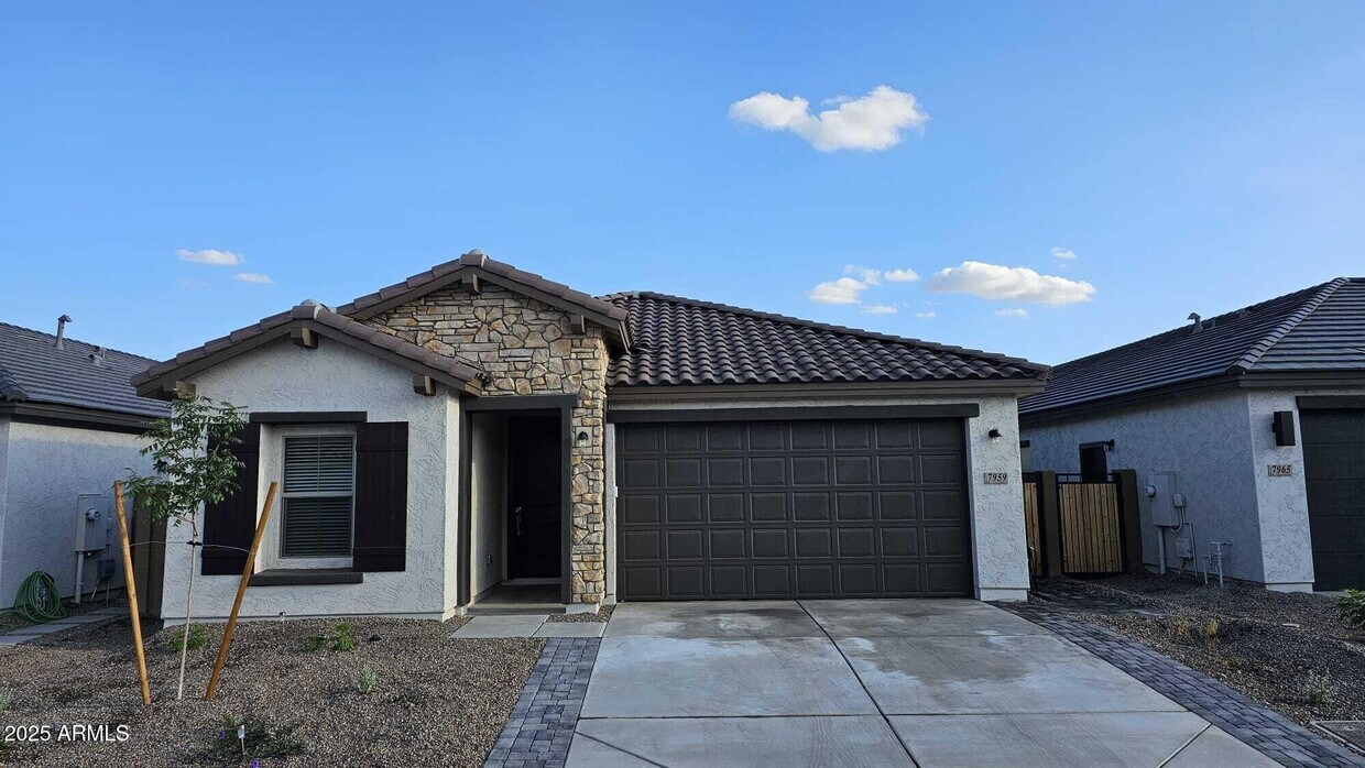 Foto principal - 7959 W Hayward Ave