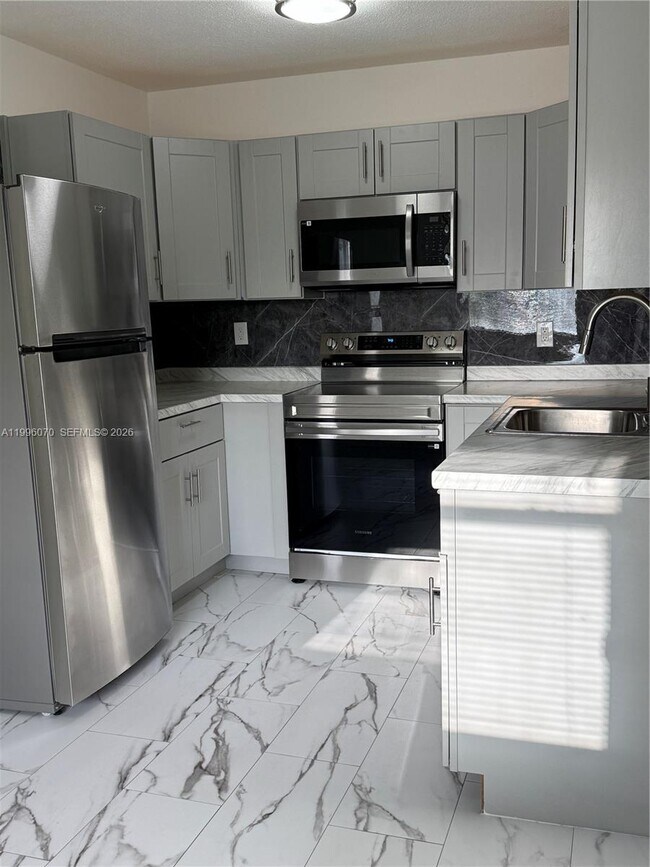 Foto del edificio - 6071 SW 33rd St