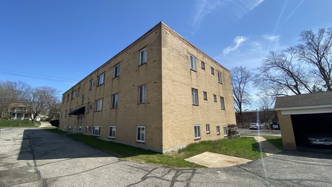 Building Photo - 191 Center Rd
