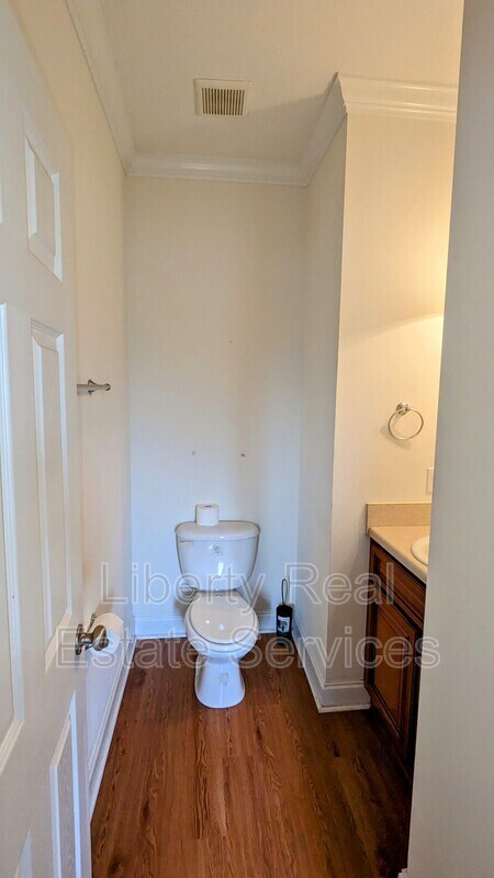 Foto del edificio - 115 Caswell Ct