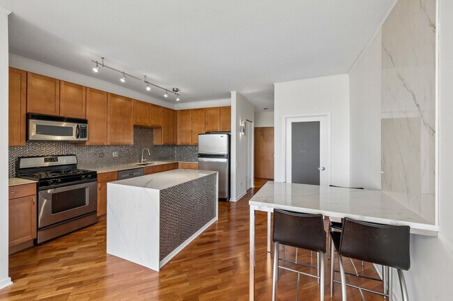 Building Photo - 210 S Desplaines St