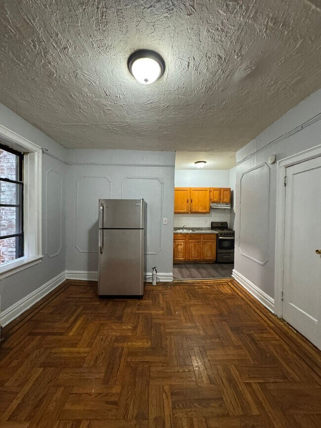 Building Photo - 112 Corbin Ave
