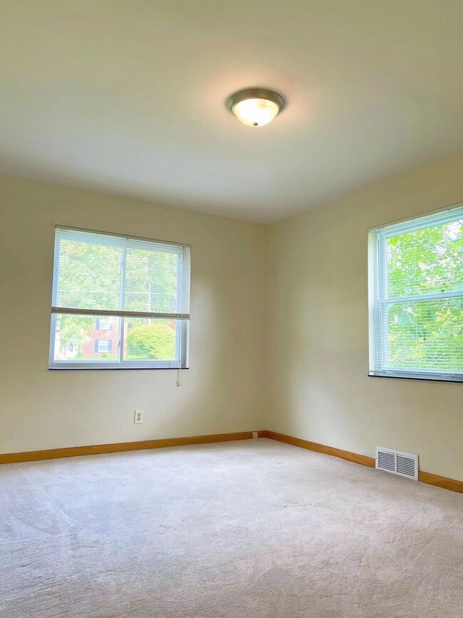 Building Photo - 206 Kenridge Rd