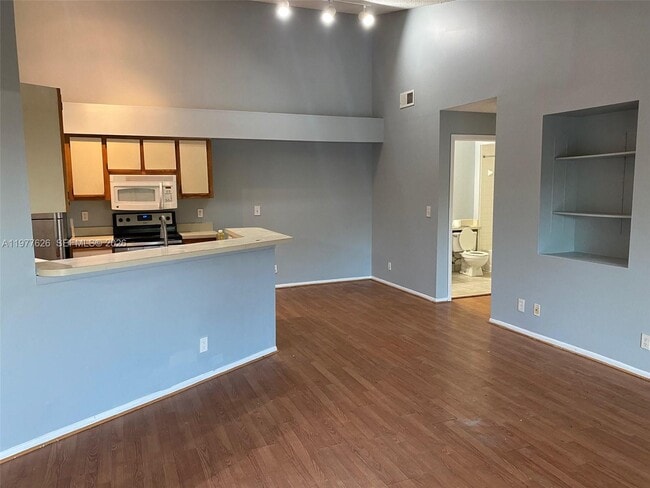 Building Photo - 9999 Summerbreeze Dr