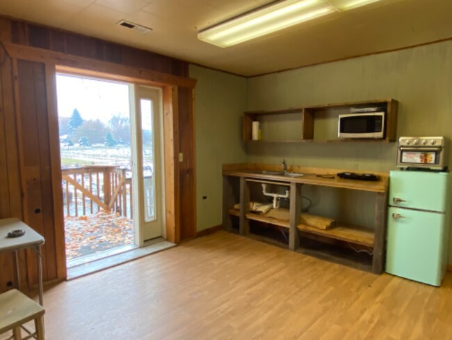 Building Photo - 4072 Eastside Hwy
