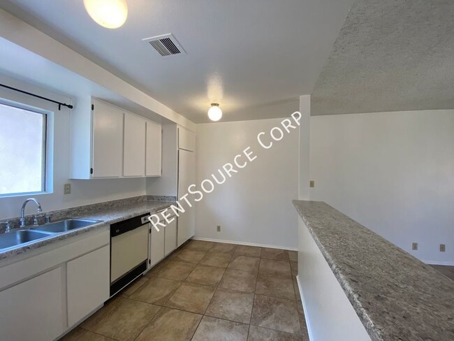 Foto del edificio - 1 Bedroom Upper Unit Apartment for Lease i...