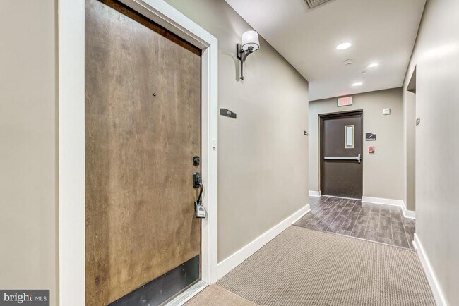 Building Photo - 1107 S Walter Reed Dr