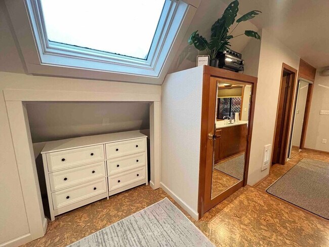 Building Photo - 3109 6th Ave