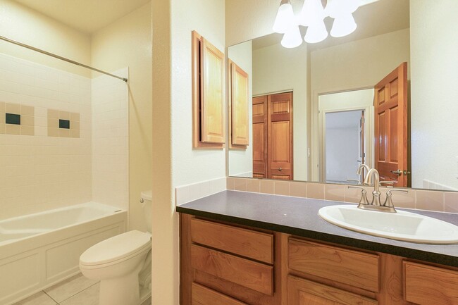 Foto del edificio - 5220 Boardwalk Dr