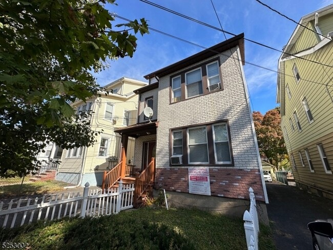 Building Photo - 139 Willowdale Ave