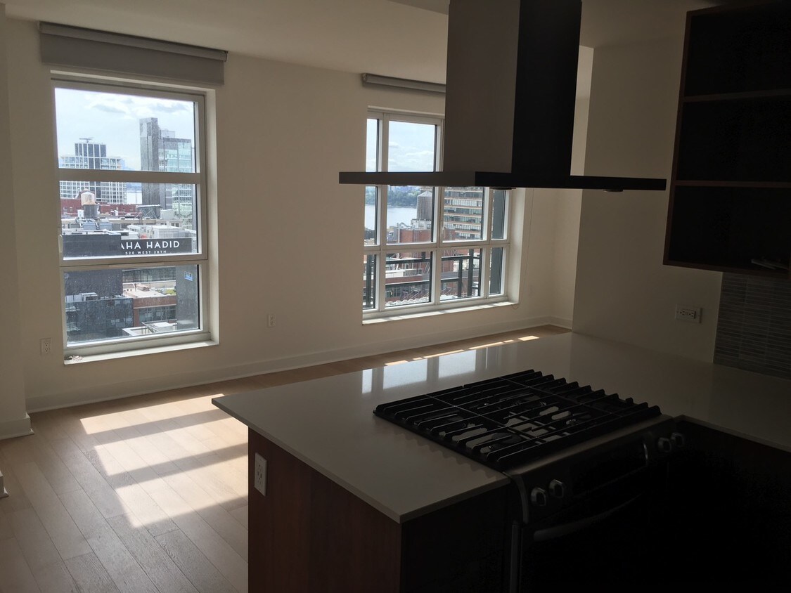 Primary Photo - 500 W 30th St