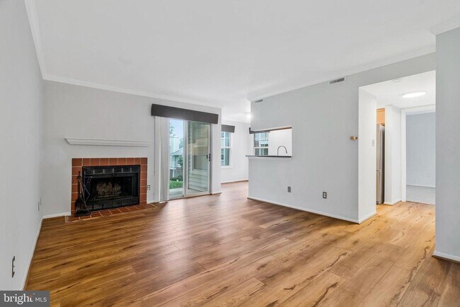Building Photo - 1701 Ascot Way