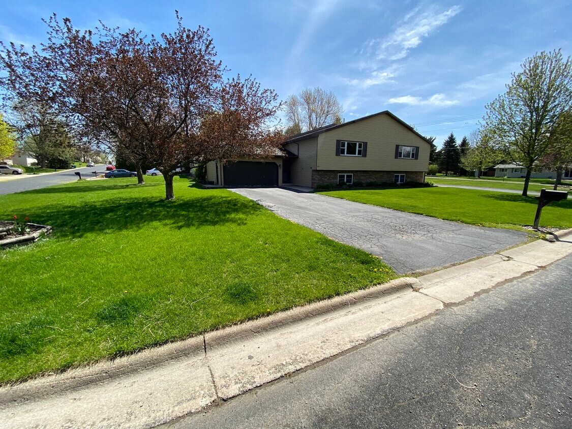 5611 Glenway St, McFarland, WI 53558 Townhome Rentals in McFarland WI