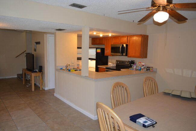 Building Photo - 973 Whitman Dr