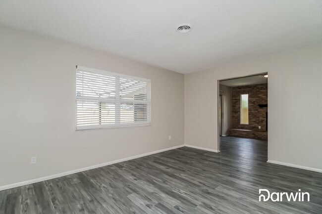Building Photo - 4983 Tangerine Ave