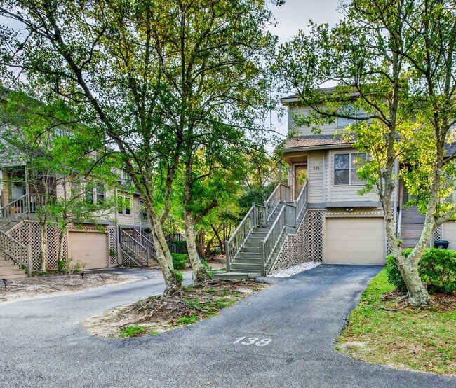 Building Photo - 138 River Breeze Dr