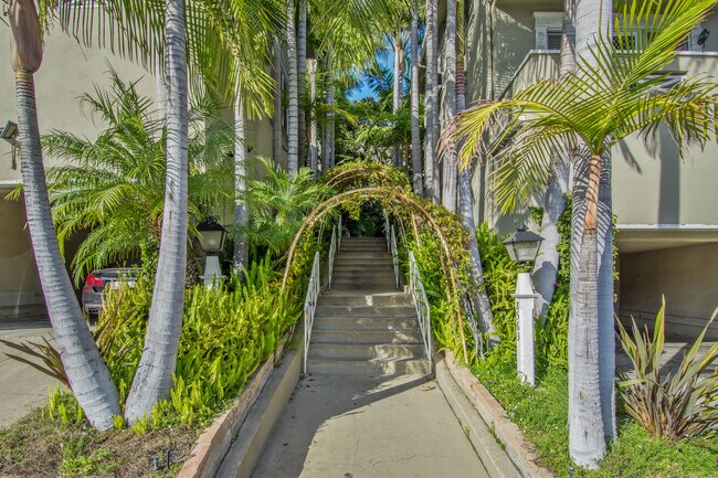 Foto del edificio - 8573 Holloway Dr