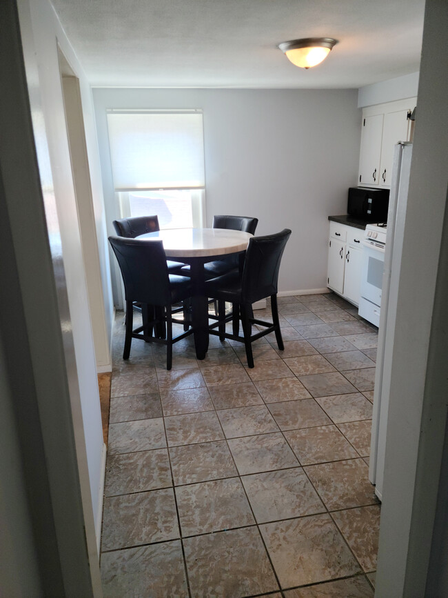 Kitchen - 21 Crescent Beach Rd