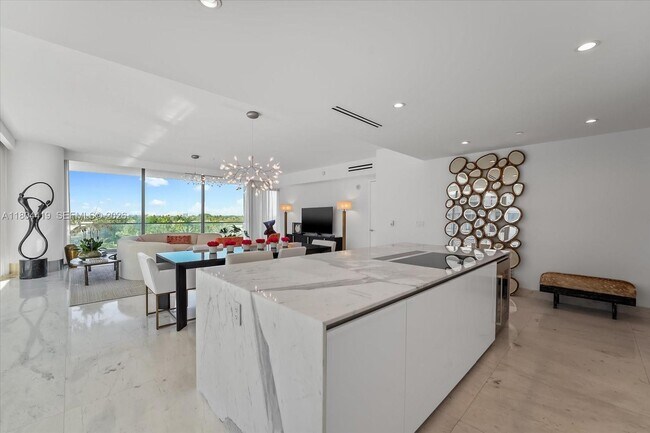 Building Photo - 10201 Collins Ave