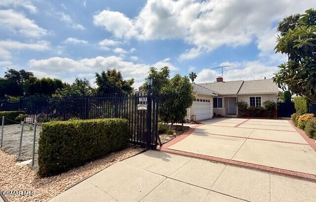 Foto del edificio - 13628 Addison St