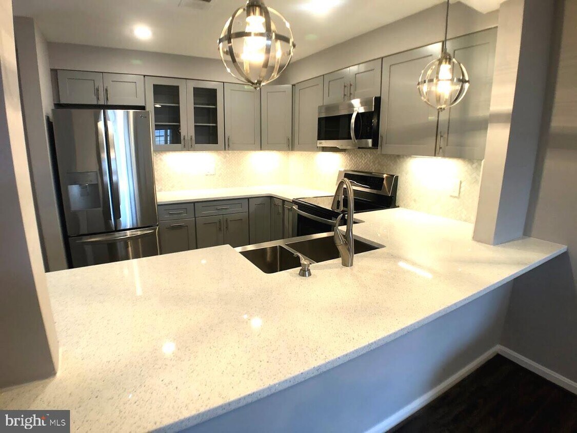 Foto principal - 310C Locust St SE