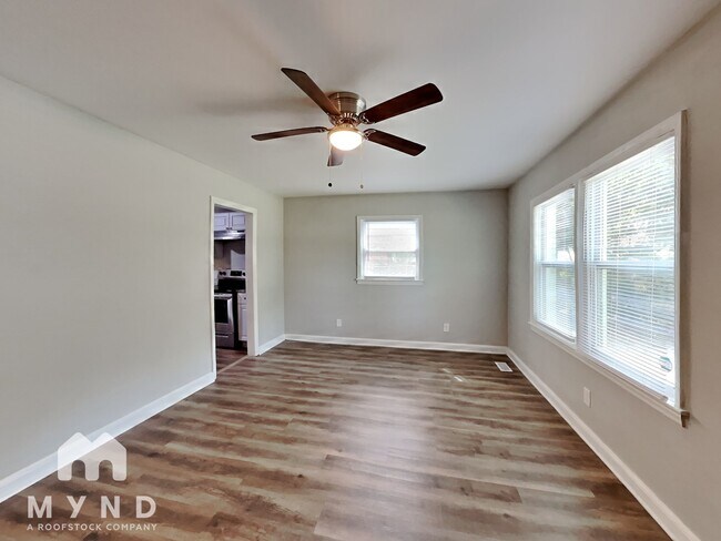 Building Photo - 505 Sinclair St