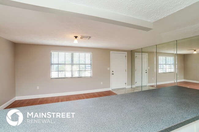 Foto del edificio - 8729 Sabal Way