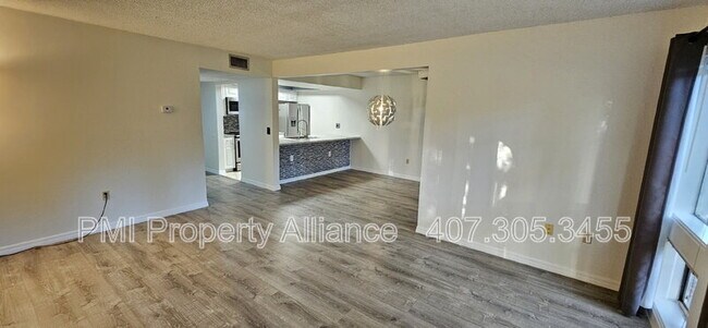 Foto del edificio - 6051 Windhover Dr