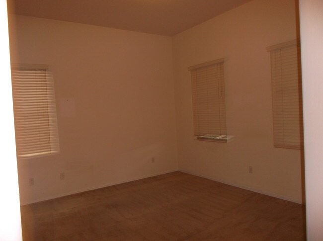 Foto del edificio - 8214 W Florence Ave