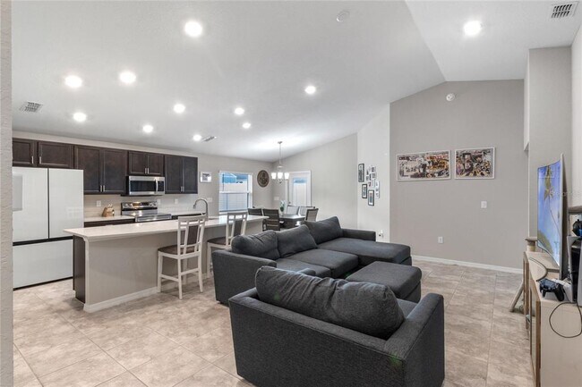 Foto del edificio - 524 Scenic Blf Blvd