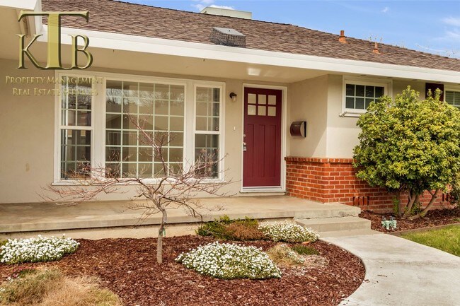 Building Photo - 2431 Catalina Dr