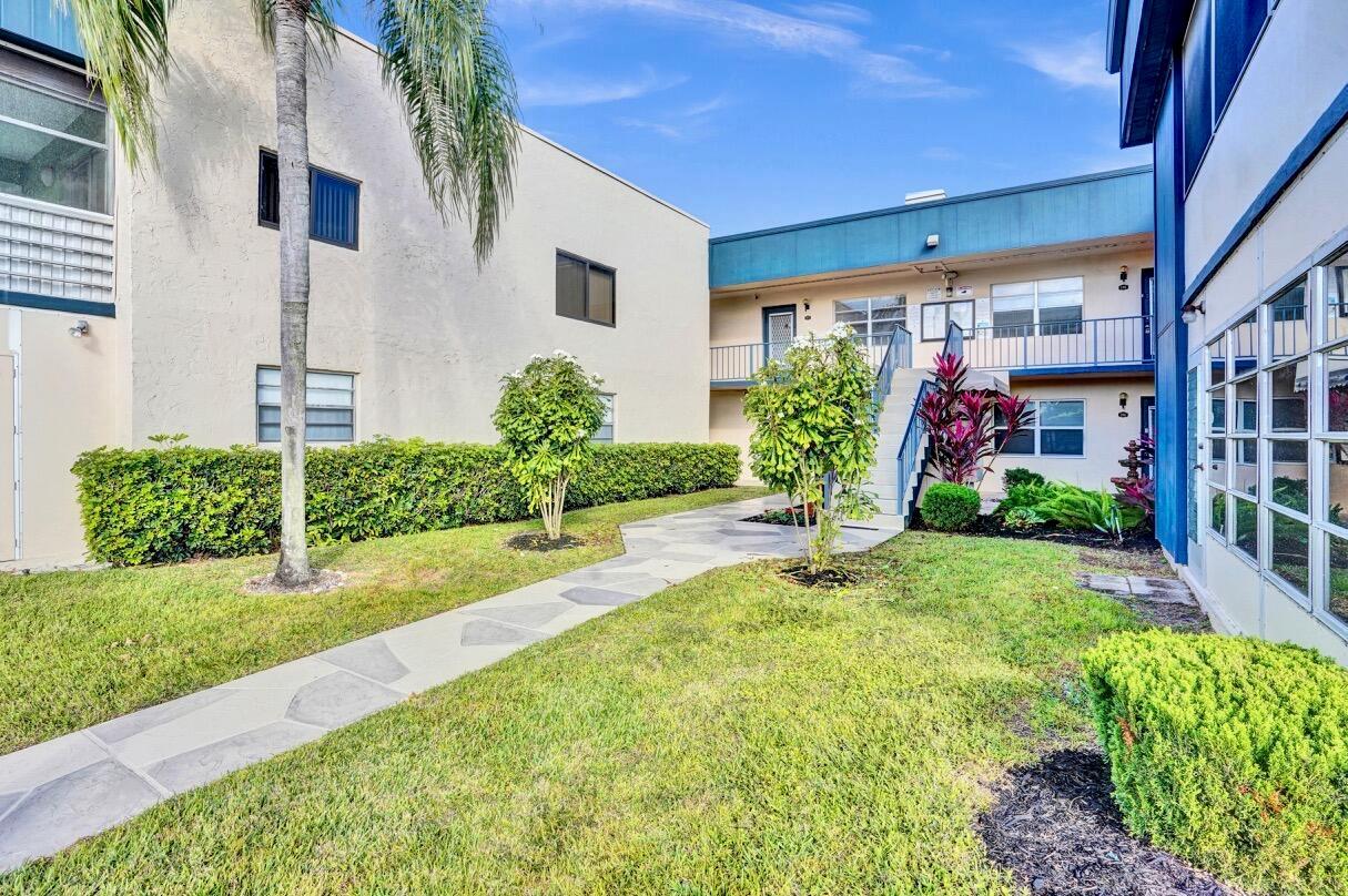 Foto principal - 6972 NW 179th St