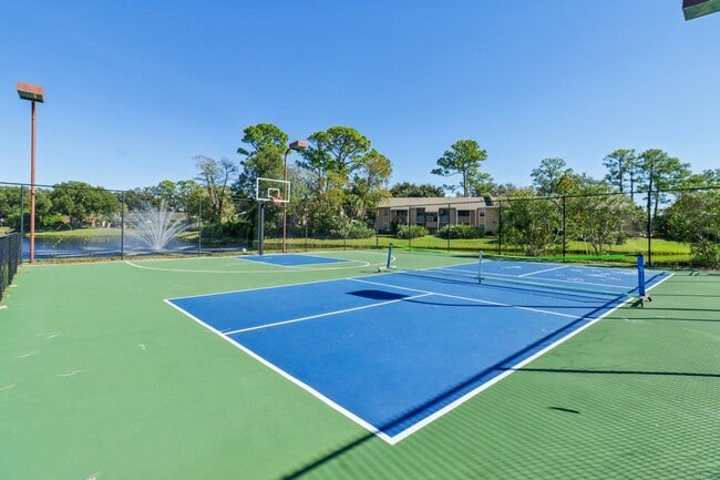 Building Photo - Lakeside Gardens