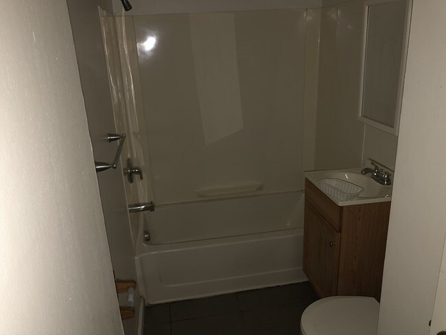 Building Photo - One Bedroom Apartment