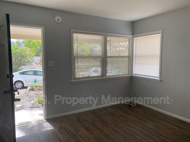 Building Photo - 10115 Haines Canyon Ave