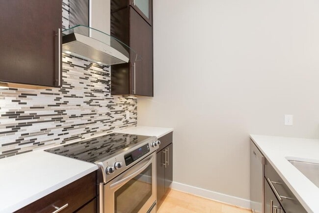Foto del edificio - Modern 1 bed + Den in Logan Circle