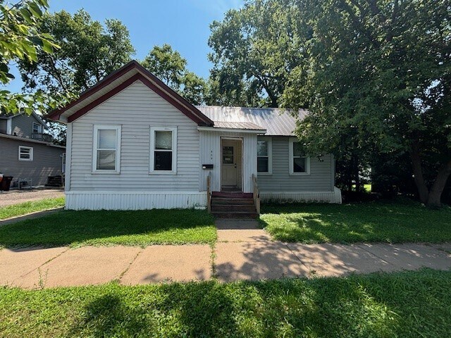 Primary Photo - 809 Niagara St