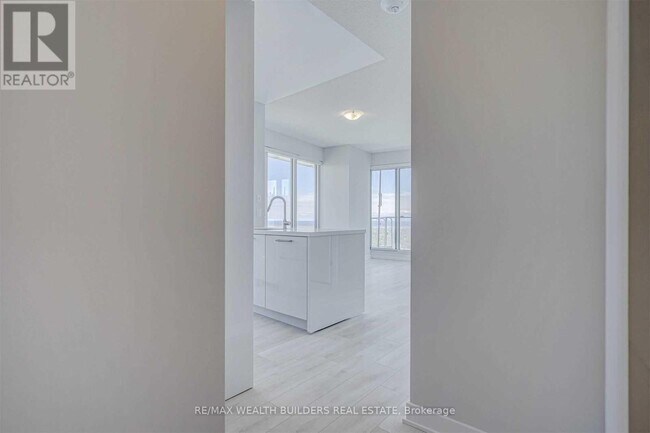 Photo du bâtiment - 2221 Yonge St