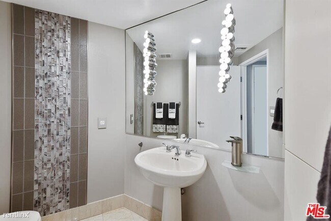 Foto del edificio - 2 br, 3 bath Condo - 13600 Marina Pointe D...