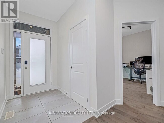Building Photo - 565 Bobolink Ridge