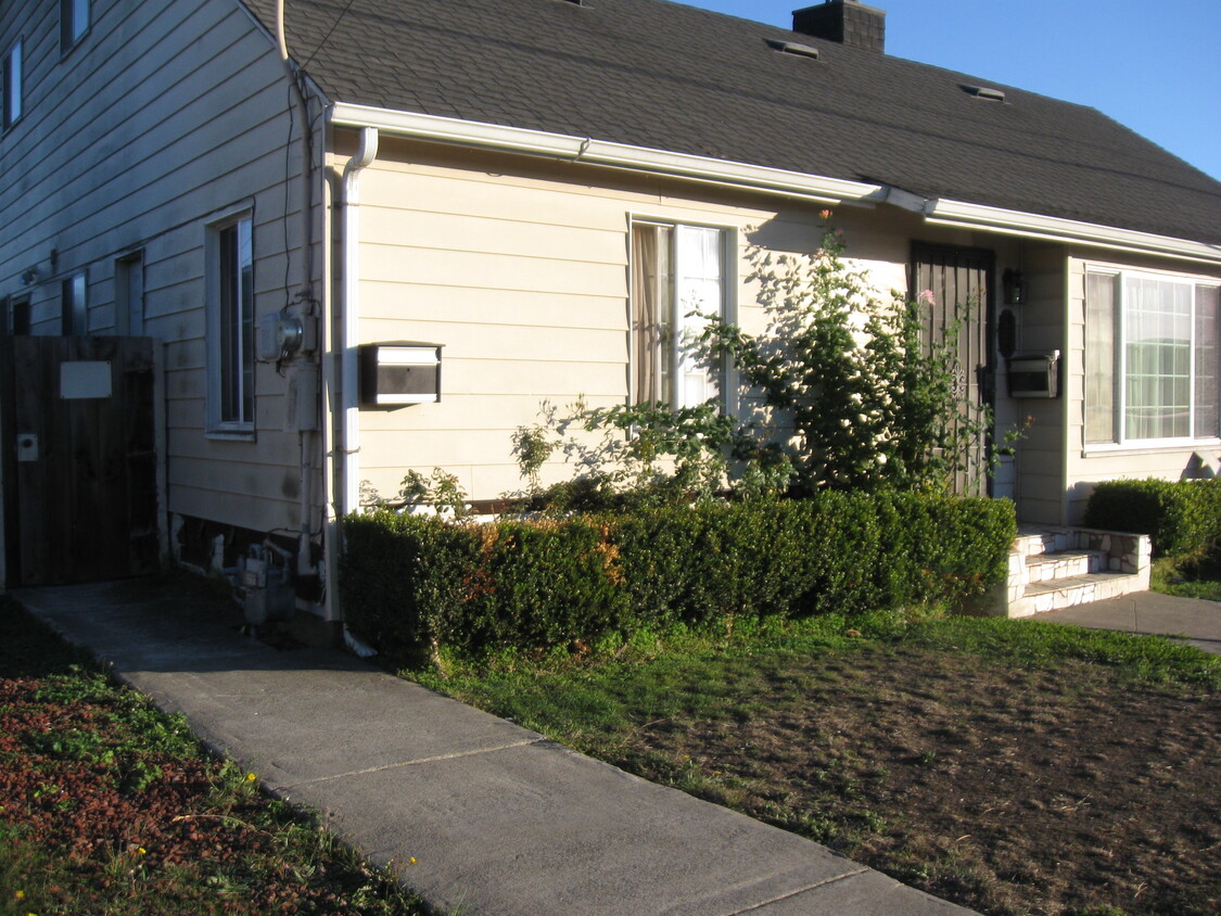 gate to apartment - 450 39th St