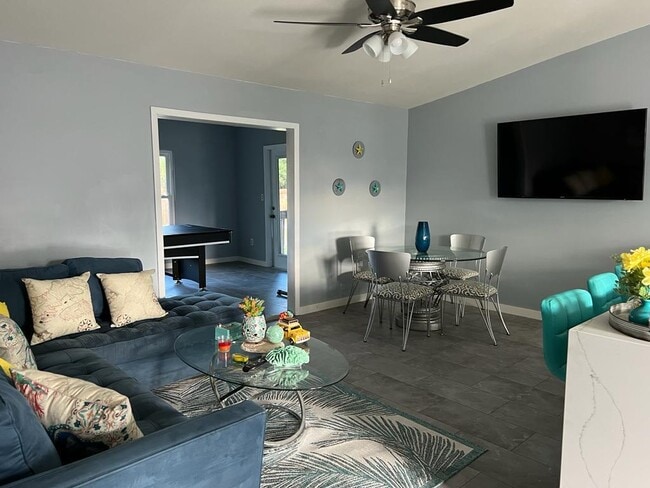 Building Photo - 514 Waylaid Ave SW