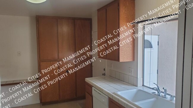 Foto del edificio - 1696 Carmel Cir E