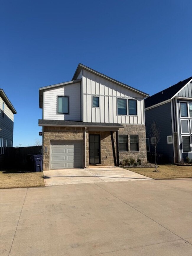 Building Photo - 2525 NW 132nd Pl