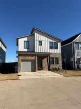 Building Photo - 2525 NW 132nd Pl